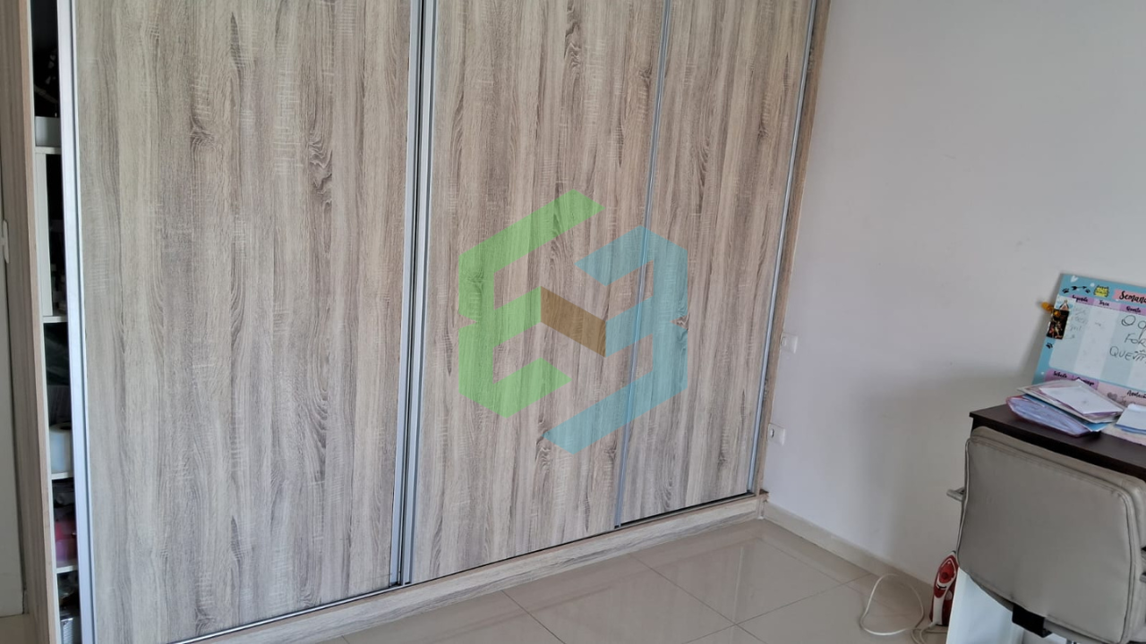 Sobrado 4 dorm (2 suítes) em condomínio fechado próximo a praia
