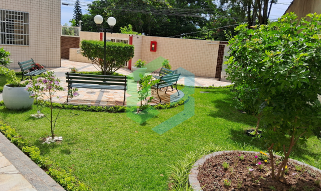 Apartamento 2 dormitórios, 1 vaga, no Centro, próximo a praia
