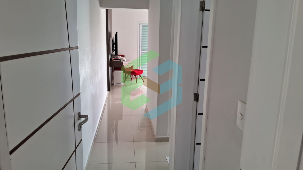 Sobrado 4 dorm (2 suítes) em condomínio fechado próximo a praia