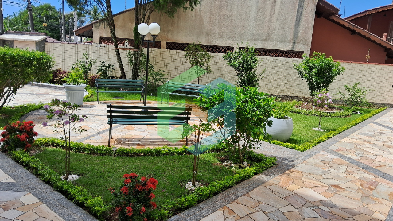 Apartamento 2 dormitórios, 1 vaga, no Centro, próximo a praia