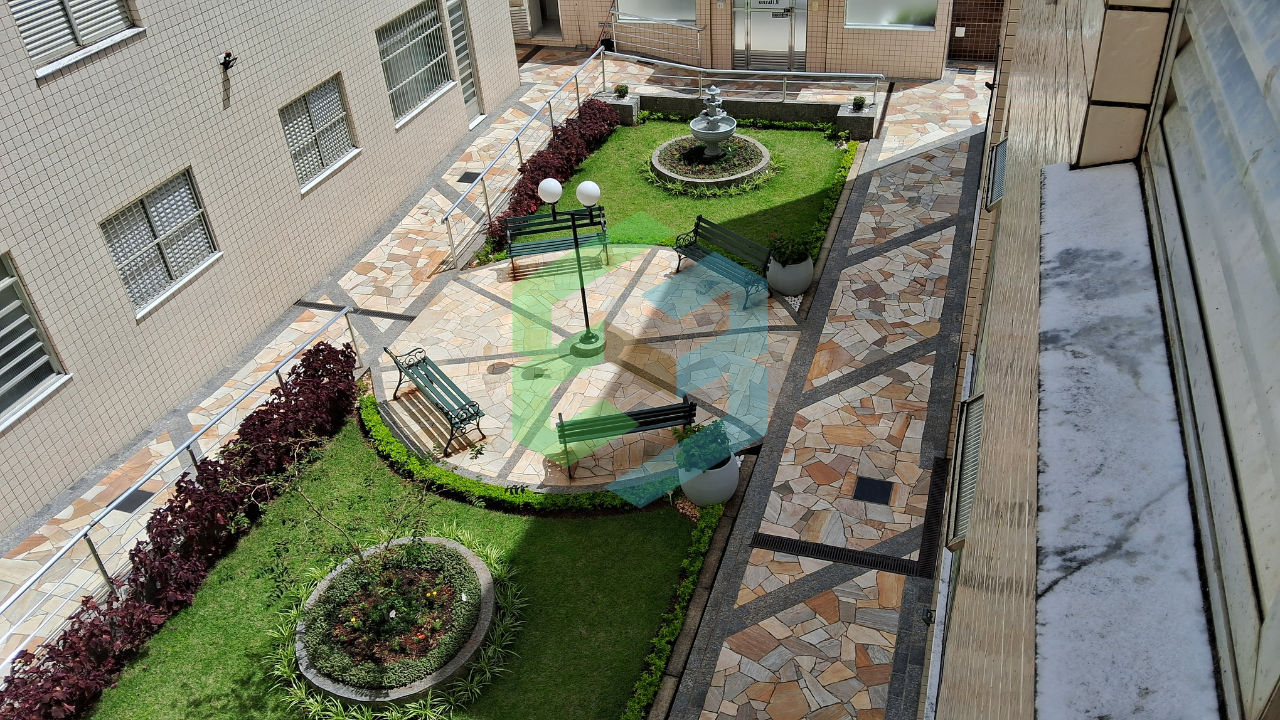 Apartamento 2 dormitórios, 1 vaga, no Centro, próximo a praia