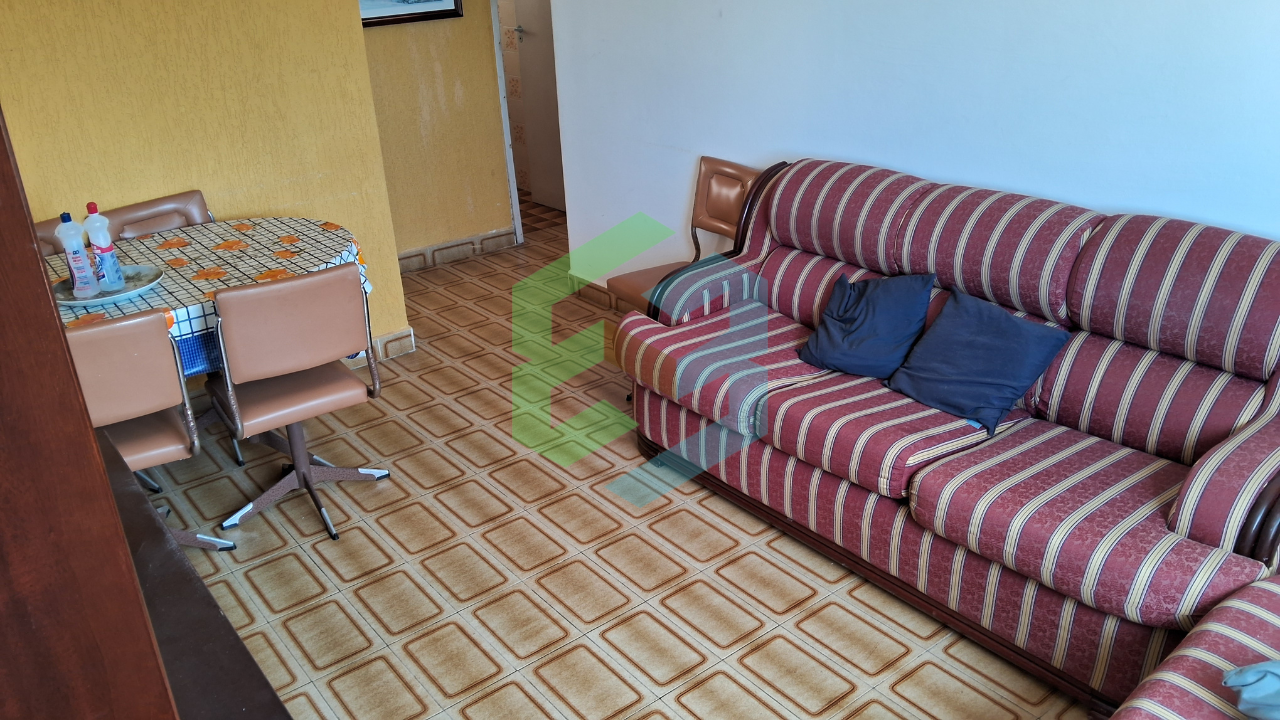 Apartamento 2 dormitórios, 1 vaga, no Centro, próximo a praia