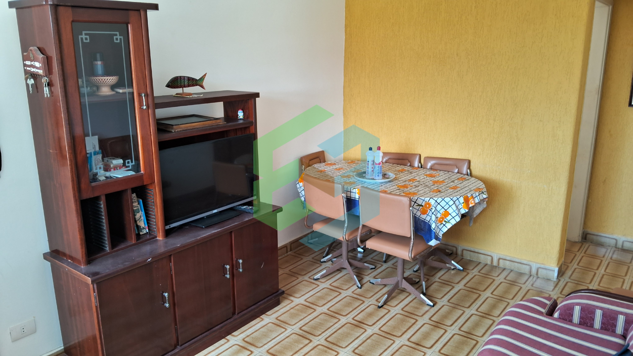 Apartamento 2 dormitórios, 1 vaga, no Centro, próximo a praia