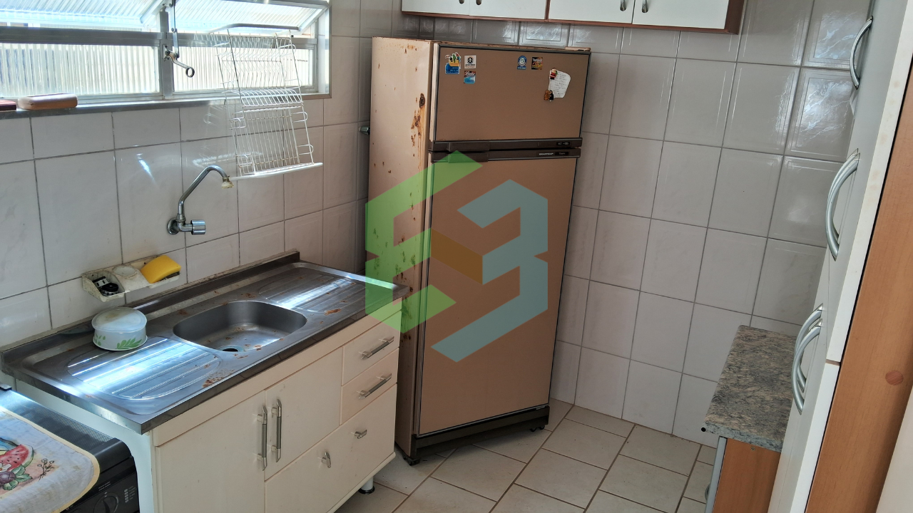 Apartamento 2 dormitórios, 1 vaga, no Centro, próximo a praia