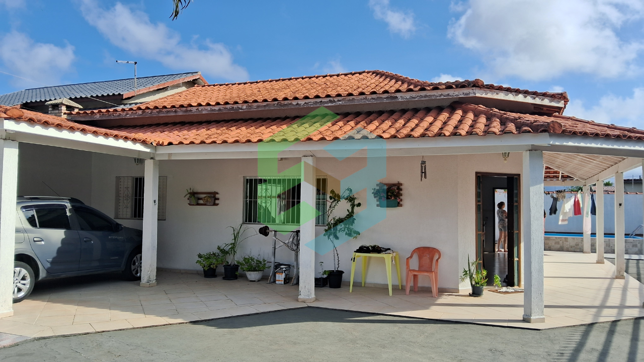 Casa térrea 2 dorm (3º reversível), quintal gigante com piscina