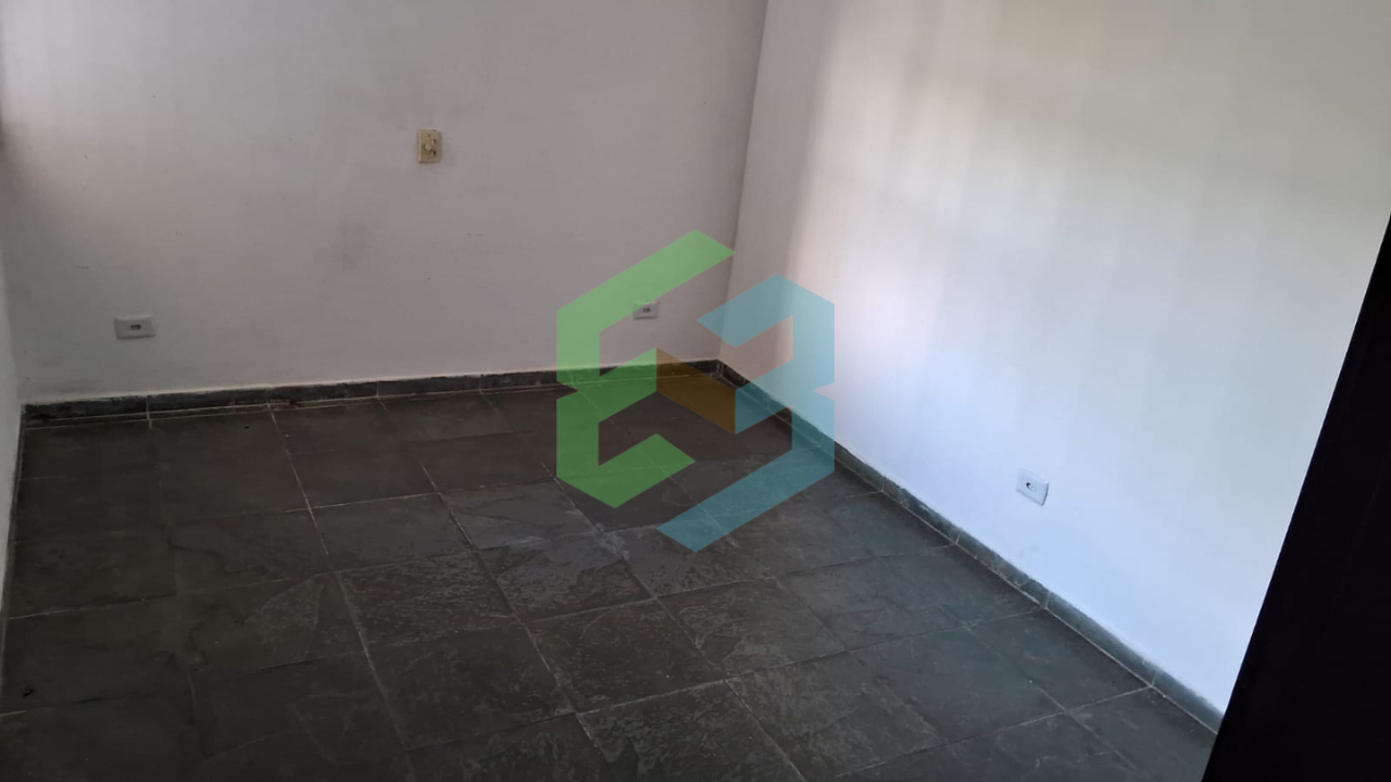 Casa de 3 dorm (1suíte), sala ampla,edícula em rua sem saída
