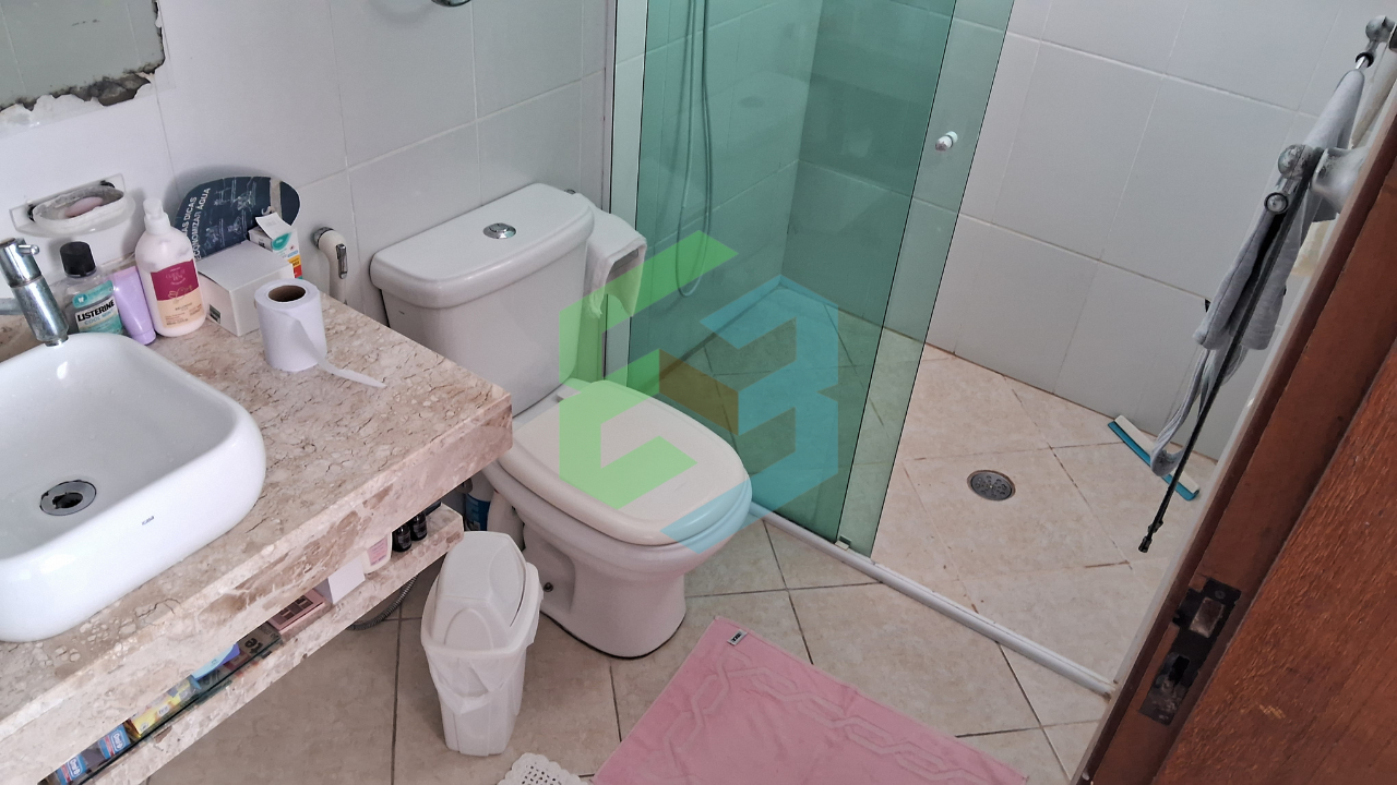 Casa térrea 2 dorm (3º reversível), quintal gigante com piscina