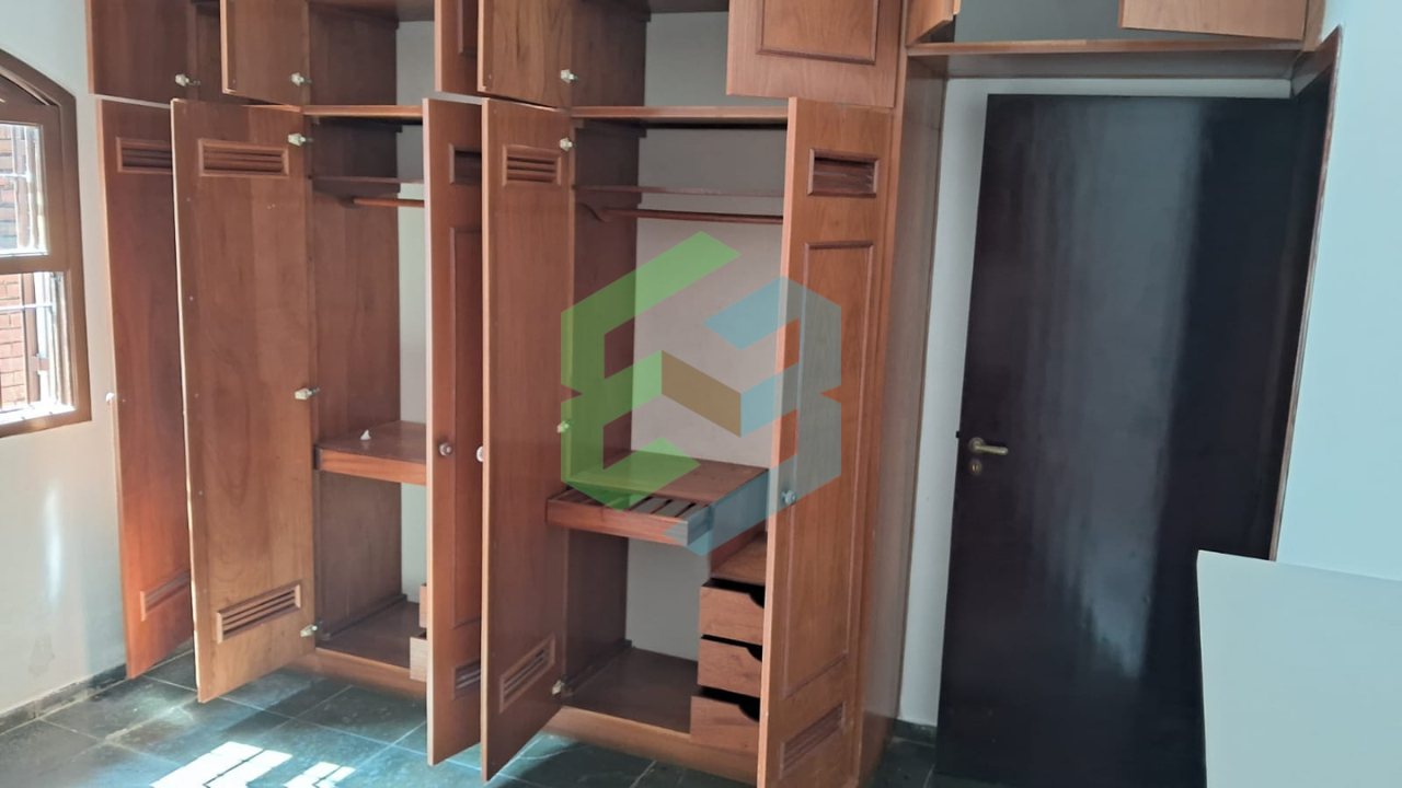 Casa de 3 dorm (1suíte), sala ampla,edícula em rua sem saída
