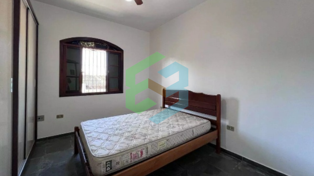 Casa de 3 dorm (1 suíte), piscina e churrasqueira, próximo a praia