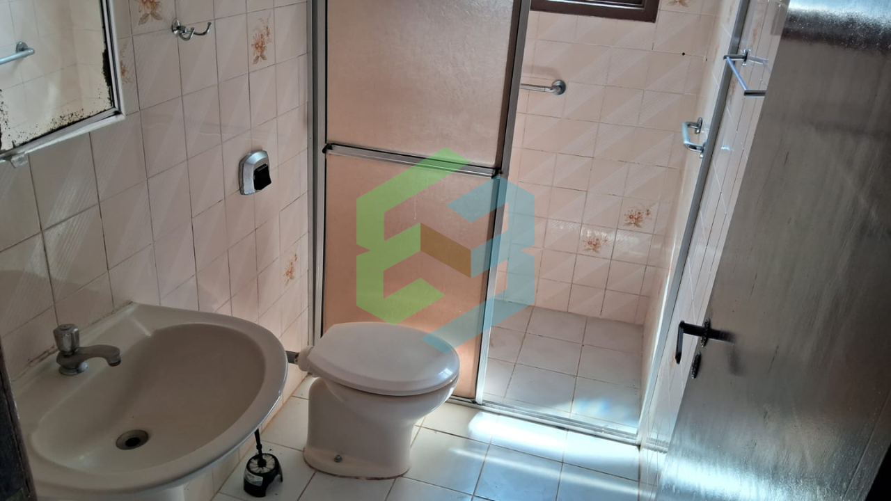 Casa de 3 dorm (1suíte), sala ampla,edícula em rua sem saída