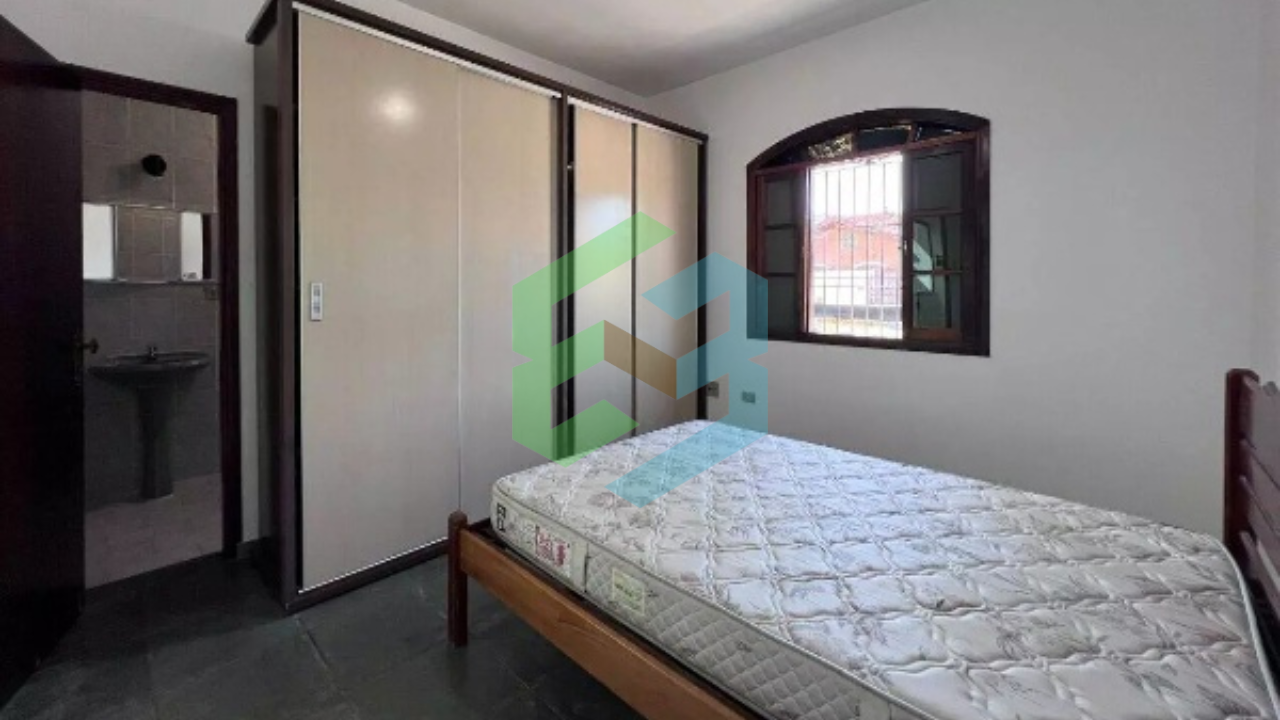 Casa de 3 dorm (1 suíte), piscina e churrasqueira, próximo a praia