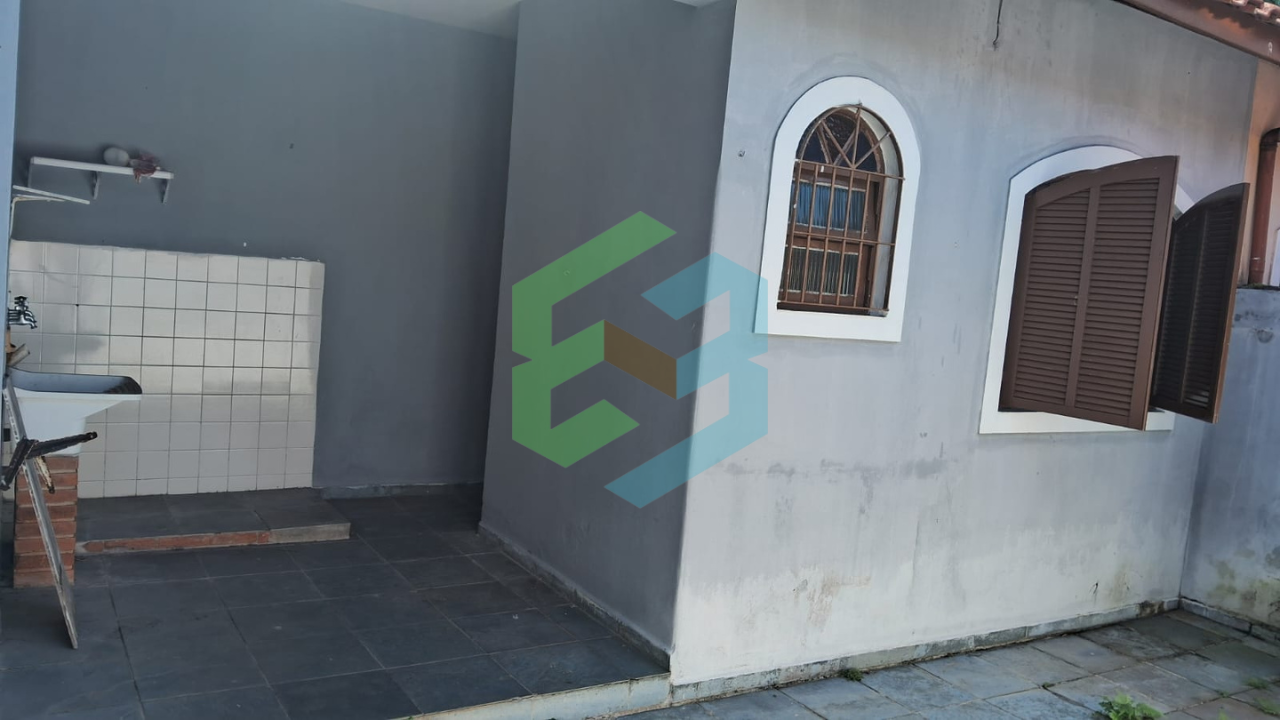 Casa de 3 dorm (1suíte), sala ampla,edícula em rua sem saída