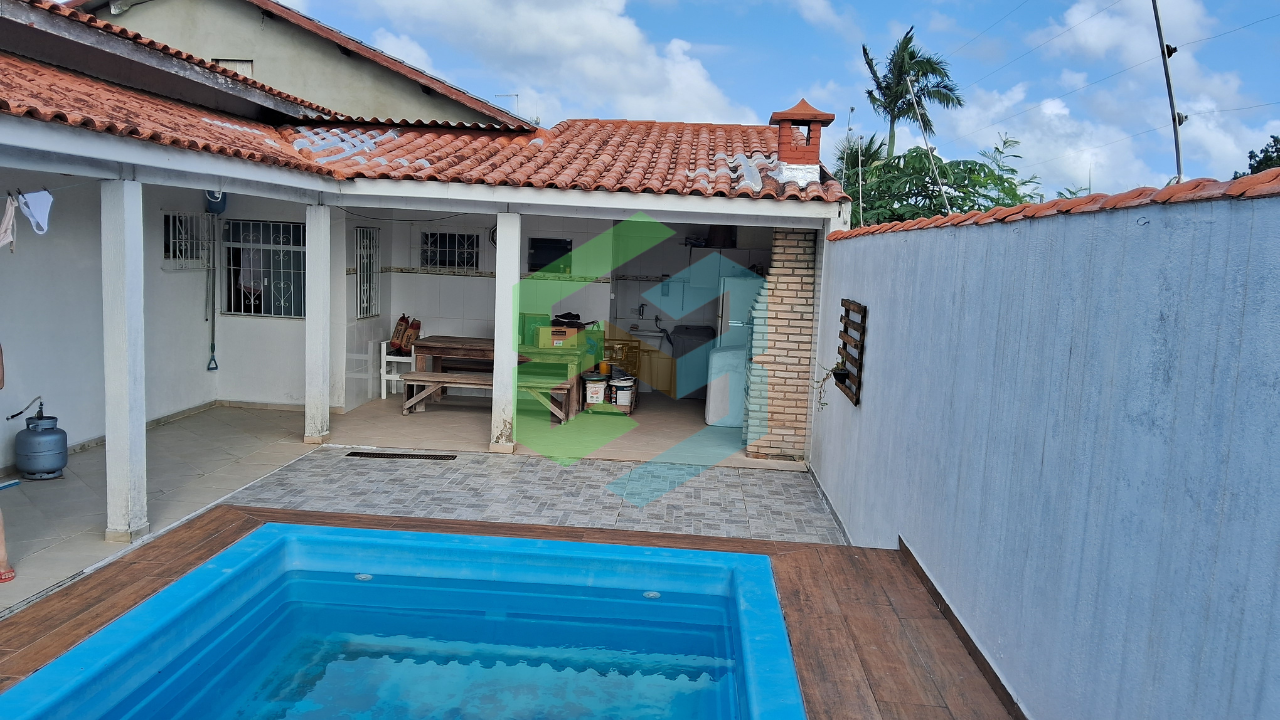 Casa térrea 2 dorm (3º reversível), quintal gigante com piscina