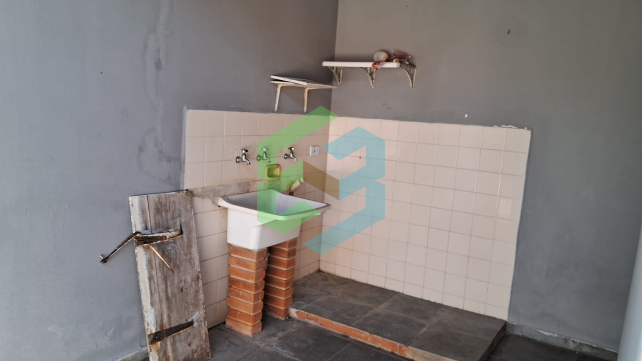 Casa de 3 dorm (1suíte), sala ampla,edícula em rua sem saída