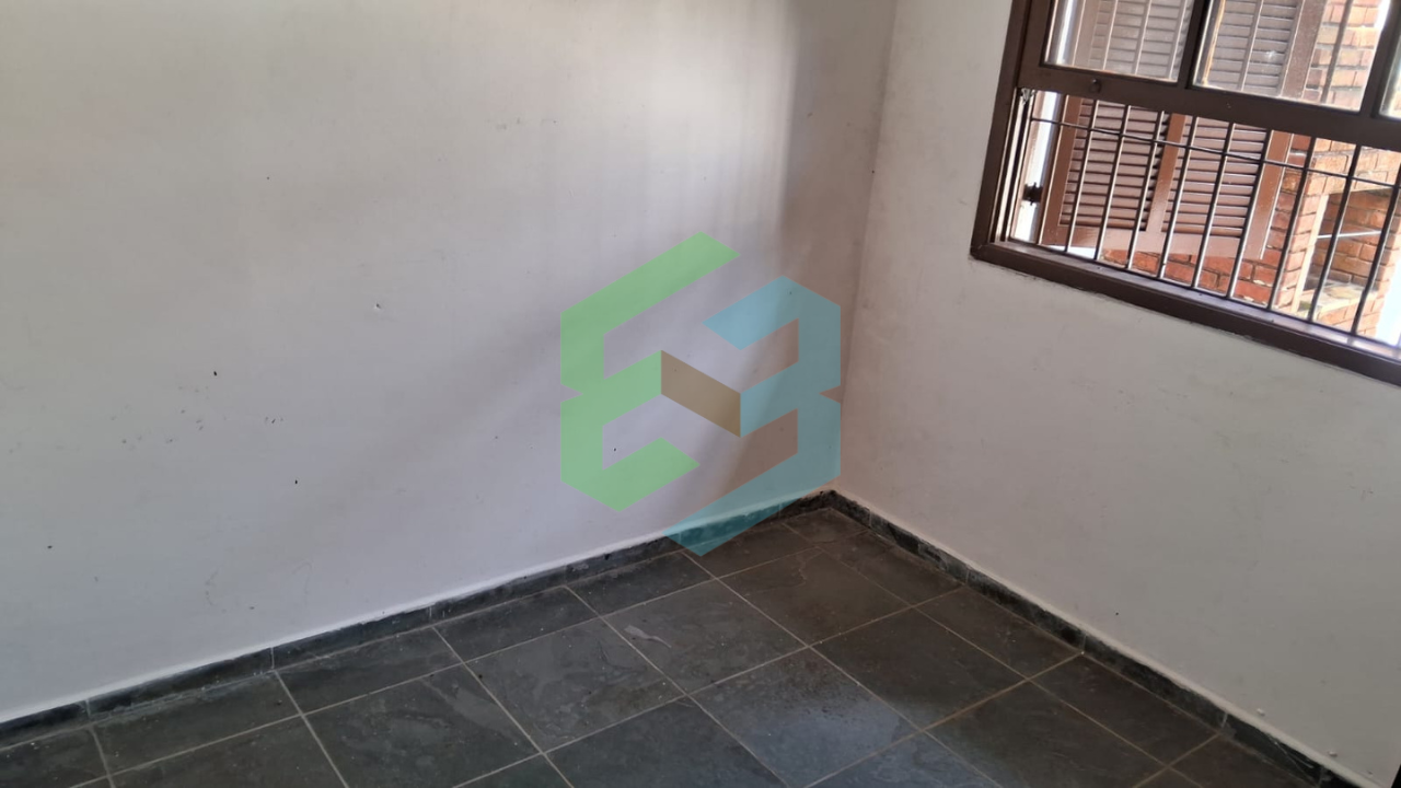 Casa de 3 dorm (1suíte), sala ampla,edícula em rua sem saída