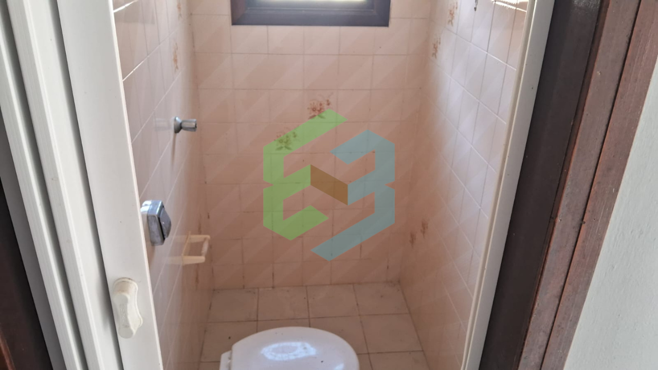 Casa de 3 dorm (1suíte), sala ampla,edícula em rua sem saída