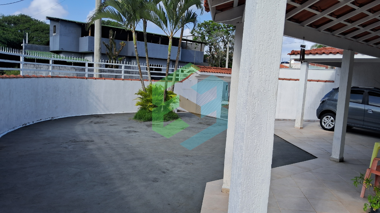 Casa térrea 2 dorm (3º reversível), quintal gigante com piscina