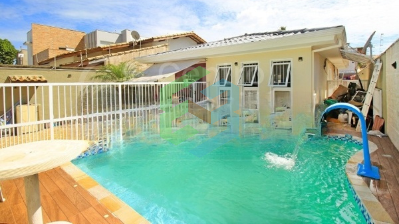 Casa no Oásis, 3 dorm (1 suíte), 2 vagas, piscina, próximo a praia