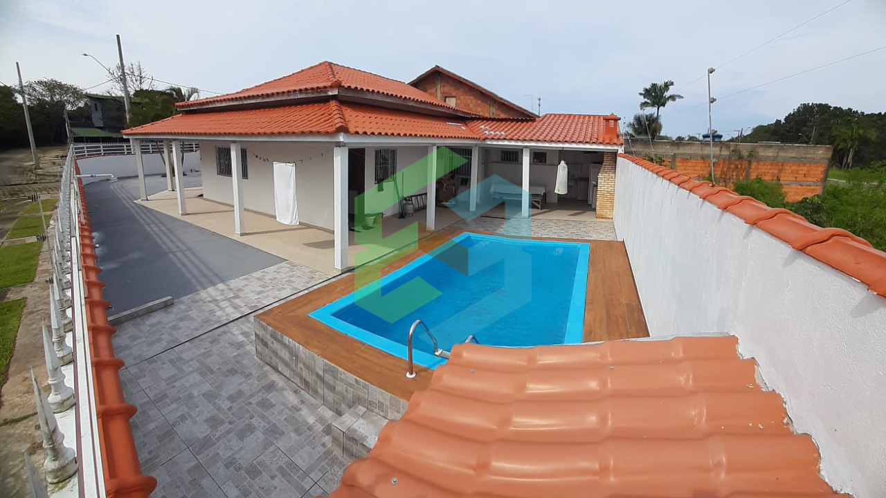 Casa térrea 2 dorm (3º reversível), quintal gigante com piscina