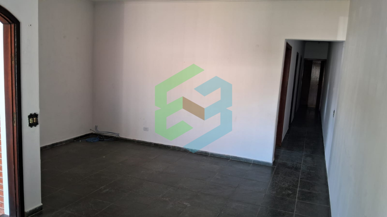 Casa de 3 dorm (1suíte), sala ampla,edícula em rua sem saída
