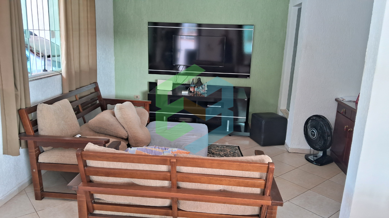 Casa térrea 2 dorm (3º reversível), quintal gigante com piscina