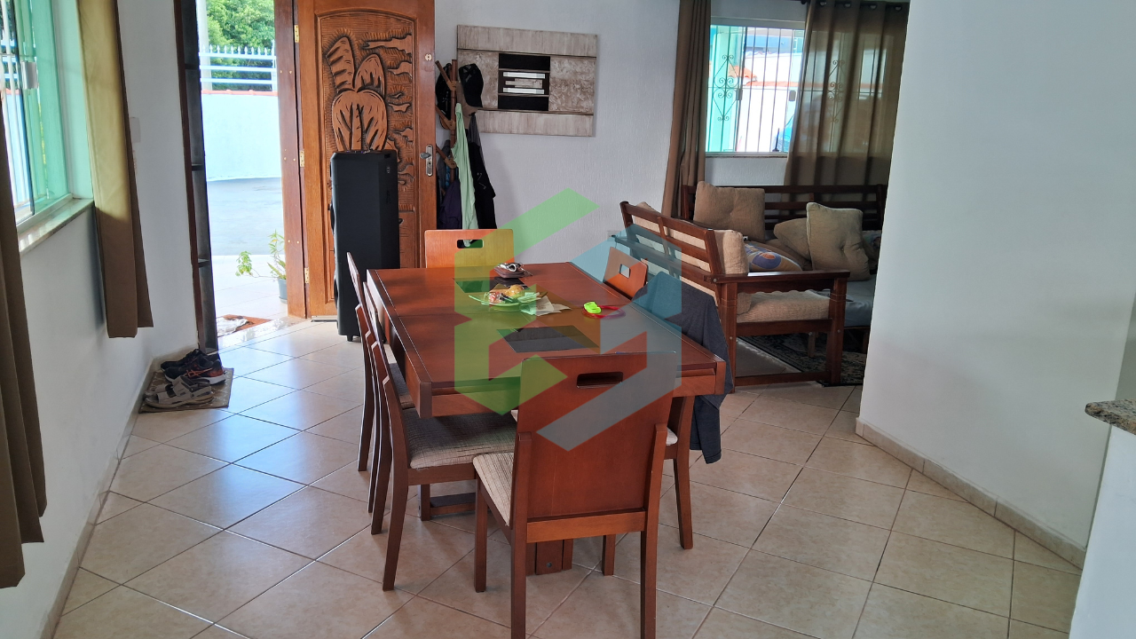 Casa térrea 2 dorm (3º reversível), quintal gigante com piscina