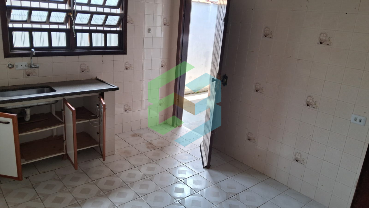 Casa de 3 dorm (1suíte), sala ampla,edícula em rua sem saída