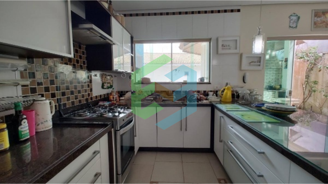 Sobrado 4 dorm (2 suítes), piscina, área gourmet, 6 vagas