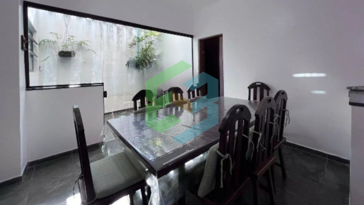 Casa de 3 dorm (1 suíte), piscina e churrasqueira, próximo a praia