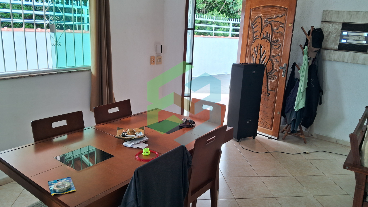 Casa térrea 2 dorm (3º reversível), quintal gigante com piscina