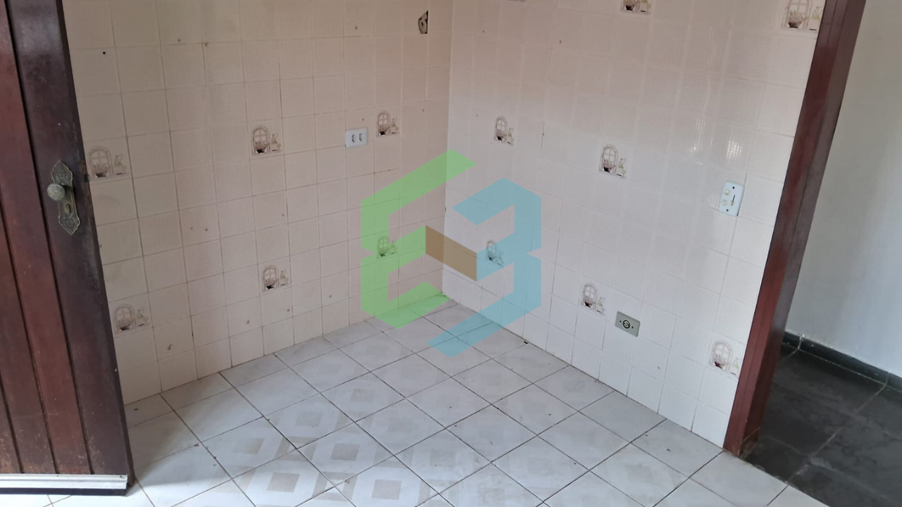 Casa de 3 dorm (1suíte), sala ampla,edícula em rua sem saída