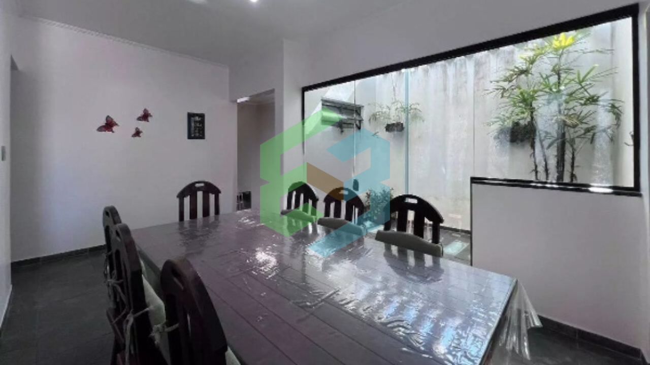 Casa de 3 dorm (1 suíte), piscina e churrasqueira, próximo a praia
