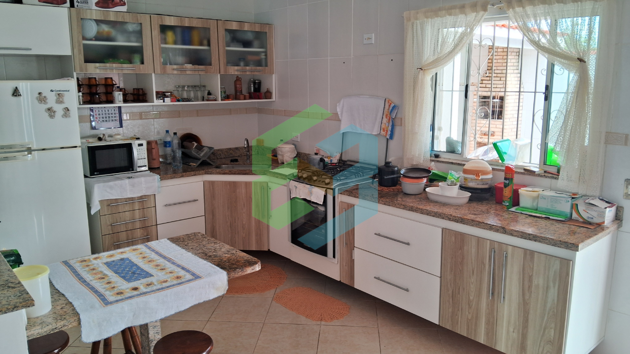 Casa térrea 2 dorm (3º reversível), quintal gigante com piscina