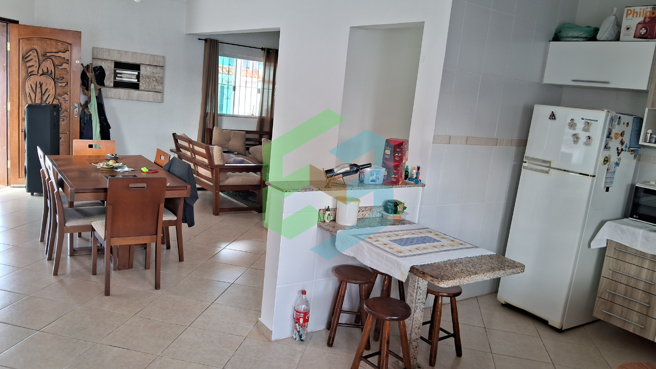 Casa térrea 2 dorm (3º reversível), quintal gigante com piscina