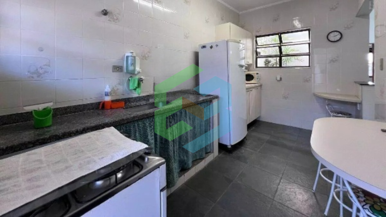 Casa de 3 dorm (1 suíte), piscina e churrasqueira, próximo a praia