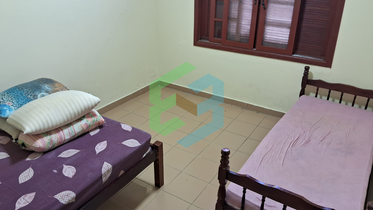Casa de lote inteiro, 3 dorm (1 suíte), 4 vagas, churrasqueira coberta