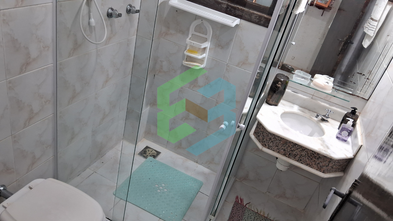 Casa geminada 3 dorm (1 suíte com sacada), 2 vagas e piscina