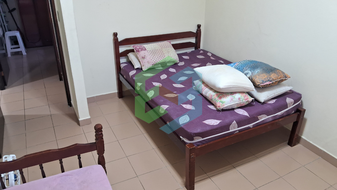 Casa de lote inteiro, 3 dorm (1 suíte), 4 vagas, churrasqueira coberta