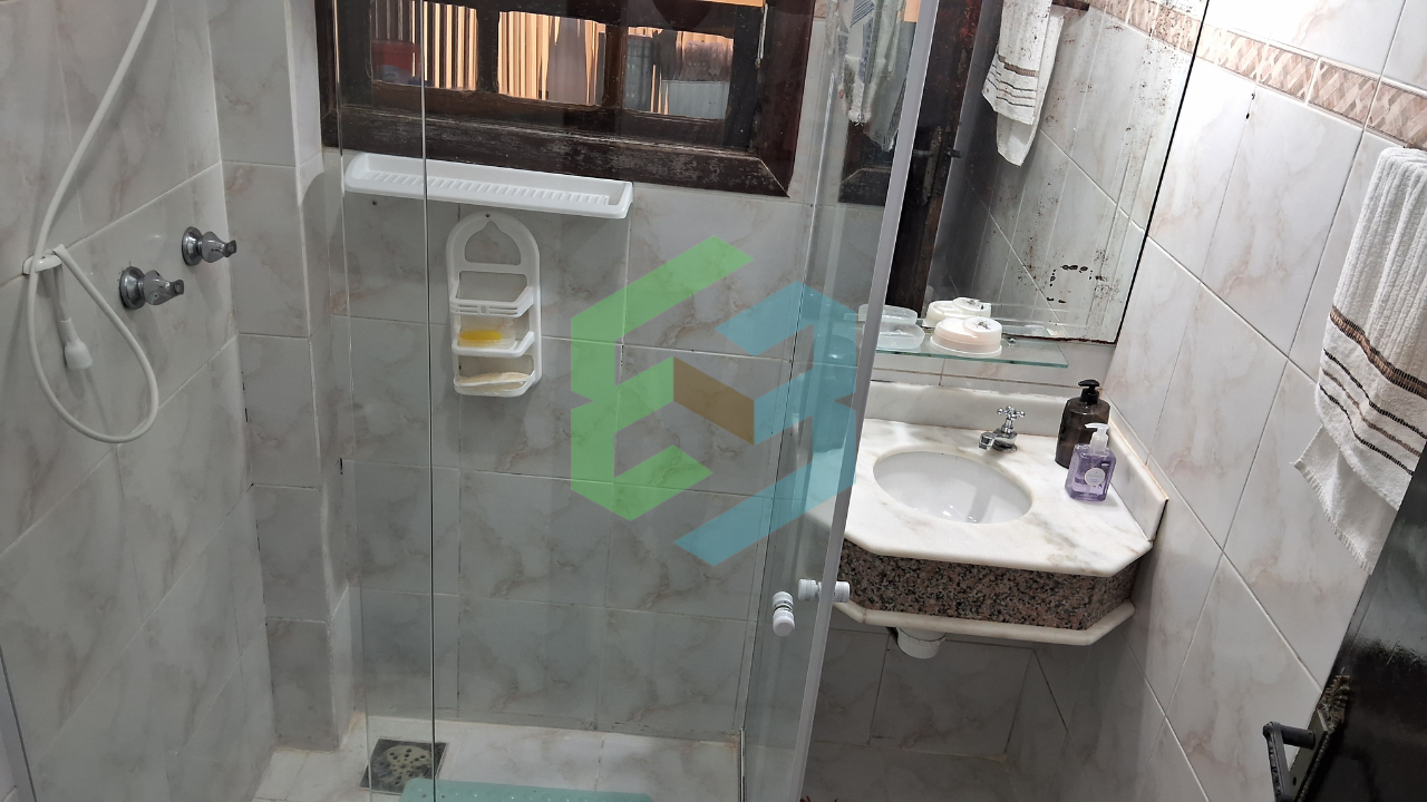 Casa geminada 3 dorm (1 suíte com sacada), 2 vagas e piscina