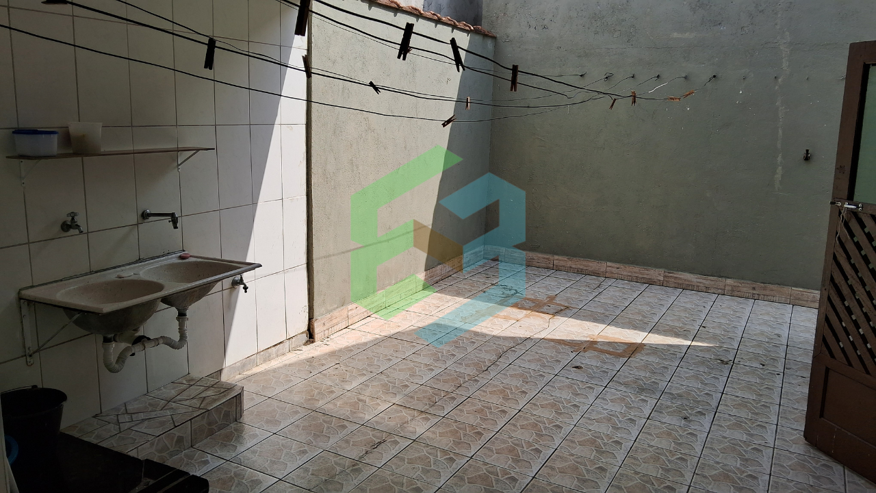 Casa 3 dorm no Centro com cara de micro chácara, 5 vagas