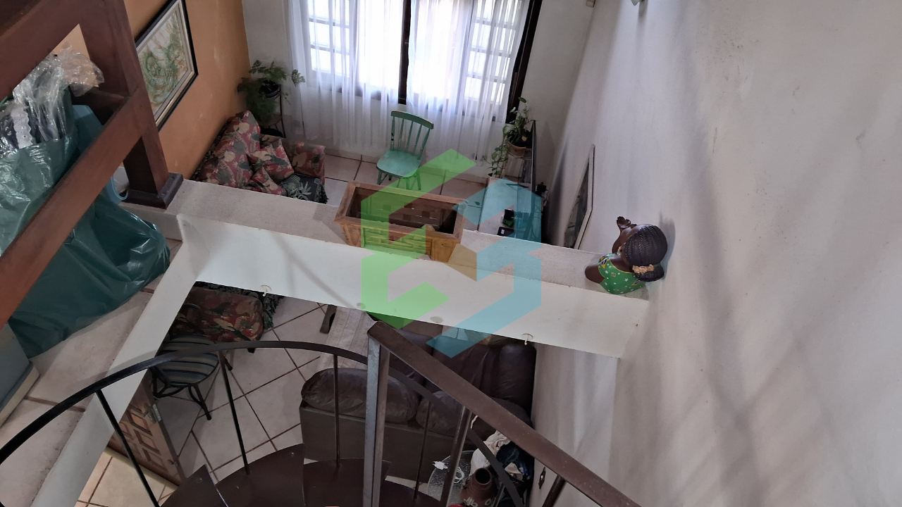 Casa geminada 3 dorm (1 suíte com sacada), 2 vagas e piscina