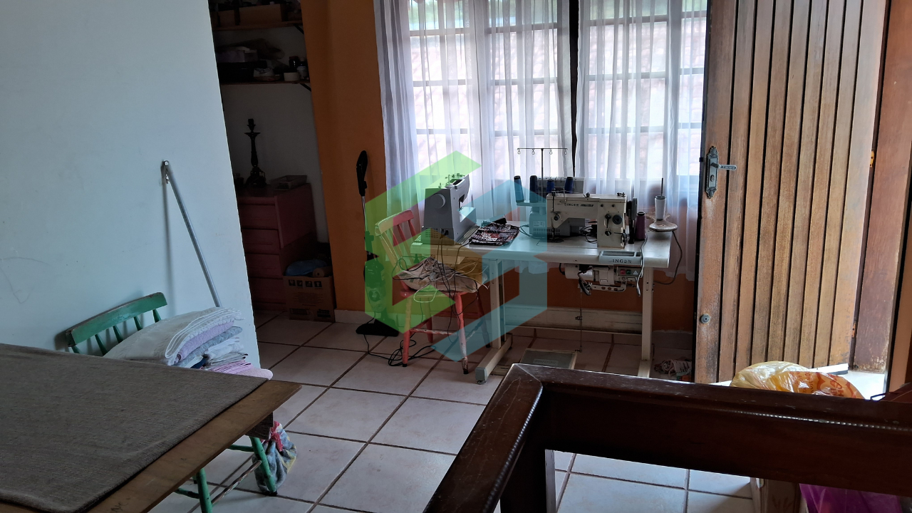 Casa geminada 3 dorm (1 suíte com sacada), 2 vagas e piscina