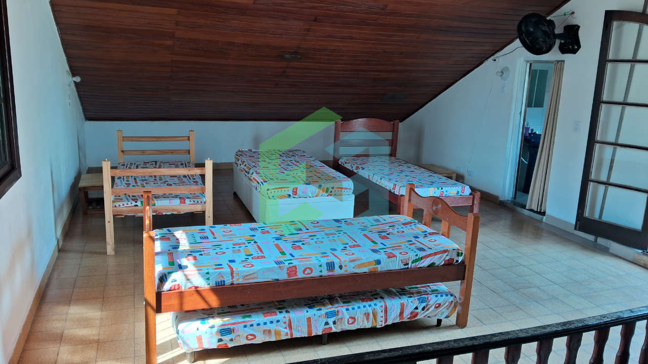 Casa 3 dorm no Centro com cara de micro chácara, 5 vagas