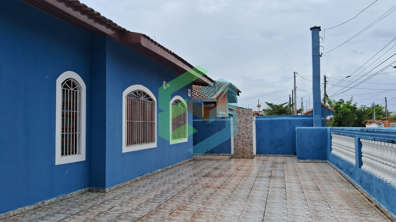 Casa de lote inteiro, 3 dorm (1 suíte), 4 vagas, churrasqueira coberta