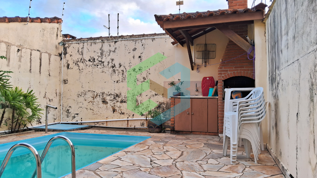 Casa geminada 3 dorm (1 suíte com sacada), 2 vagas e piscina