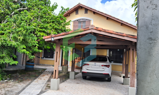 Casa 3 dorm no Centro com cara de micro chácara, 5 vagas