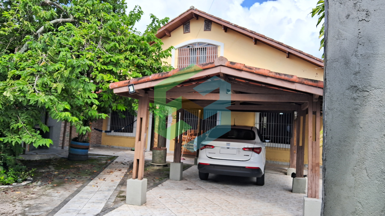 Casa 3 dorm no Centro com cara de micro chácara, 5 vagas