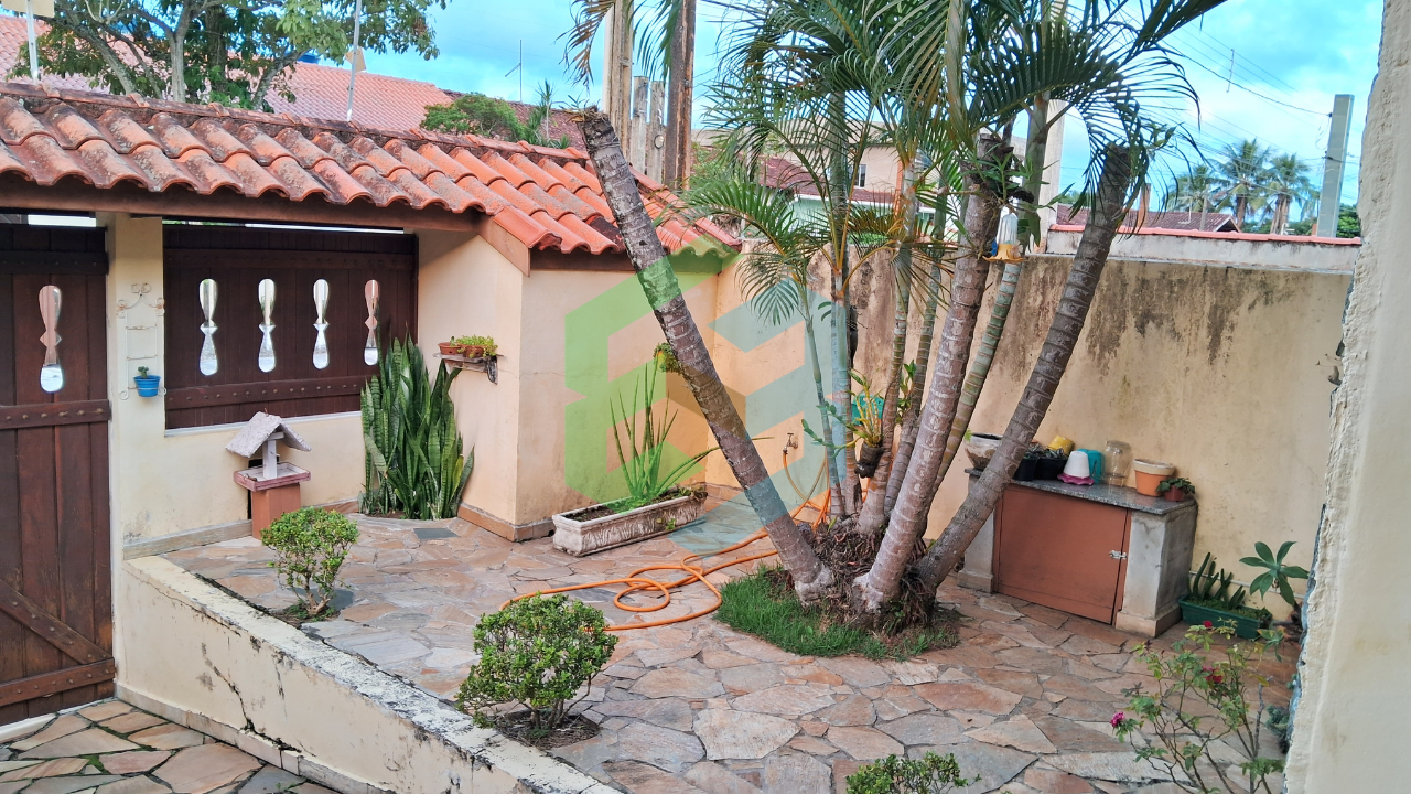 Casa geminada 3 dorm (1 suíte com sacada), 2 vagas e piscina