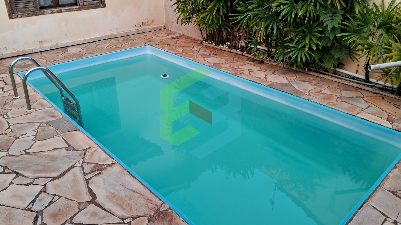 Casa geminada 3 dorm (1 suíte com sacada), 2 vagas e piscina