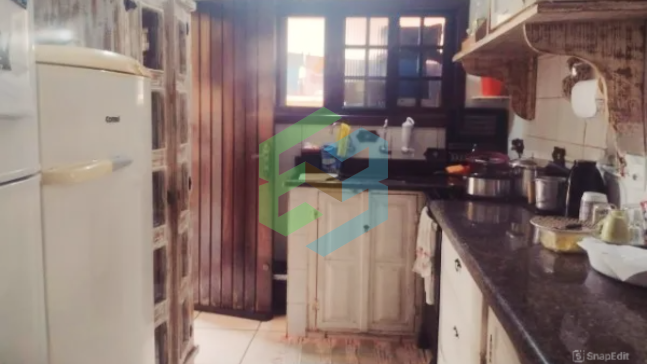 Casa geminada 3 dorm (1 suíte com sacada), 2 vagas e piscina